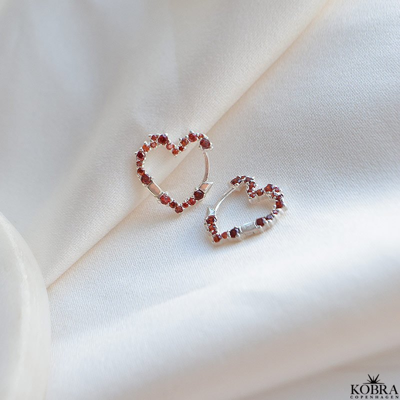 "Mikami" sm slv hjerte reringe med rde eller bl sten