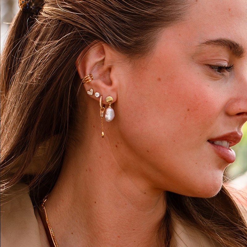 "Lindsey" hoops med h�nge och stenar � 18k f�rgyllda