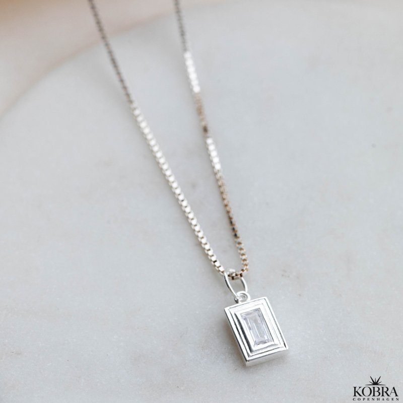 "Roxy" firkantet slv halskde med sten