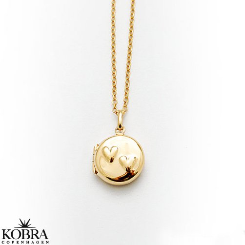 "Jasmine" 18 karat forgyldt rund medaljon med hjerter