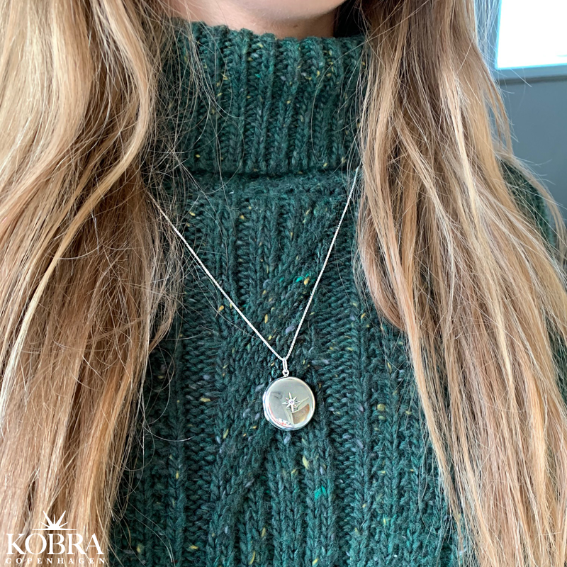 "Rocket" rund medaljon med hvid sten i sterling slv