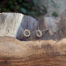 "Ilsa" rund guld reringe med hvide sten