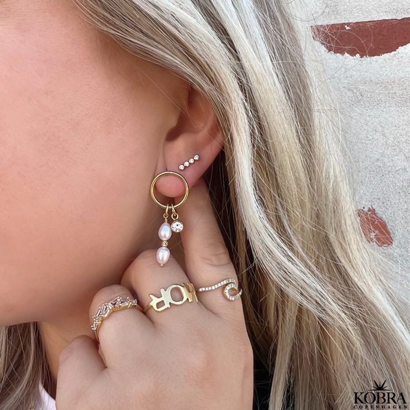 "Cheryl" guld reringe med ferskvandsperler samt zirkonia sten