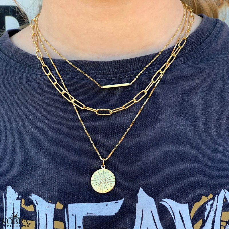 "Mayday Circle" guld halskde med gravering