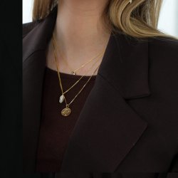 "Precious" guld amulet med kryds gravering