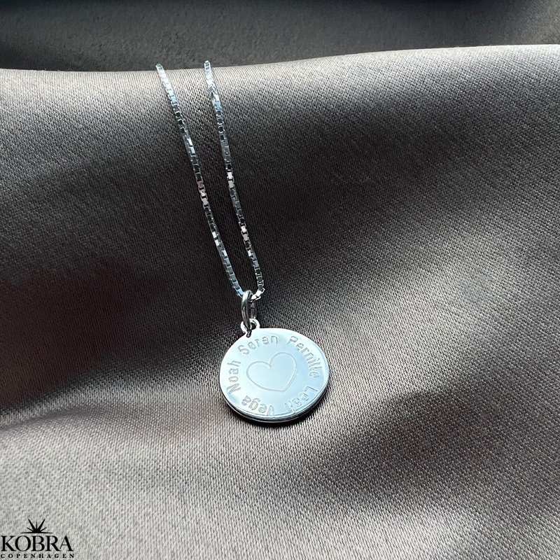 "Vigga" slv smykke / amulet med hjerte samt din personlige gravering