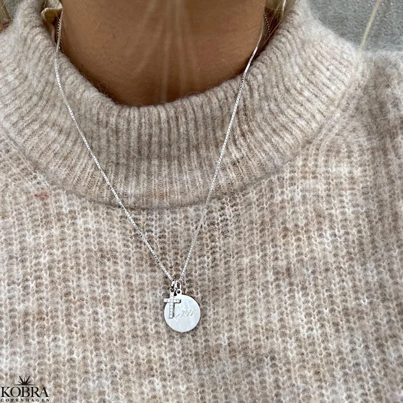Slv amulet med lille kors vedhng - inklusiv gravering!