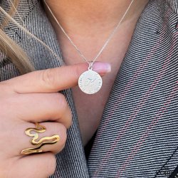 "Story" slvhalskde / amulet med din personlige gravering