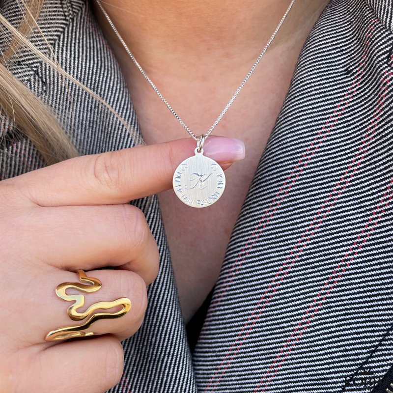 "Story" slvhalskde / amulet med din personlige gravering