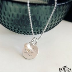 "Sweet Words" slv amulet halskde med ferskvandsperle, inklusiv personlig gravering