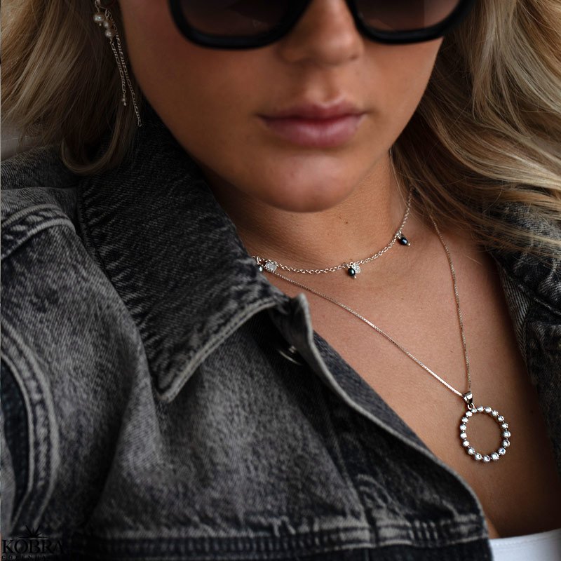 "Pittioni" pearl necklace with blue freshwater pearls and small hammered amulets in silver