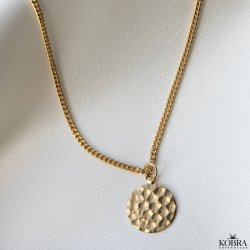 "Rylie" guld halskde med hammerslet amulet og din gravering