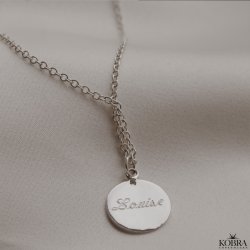 "Rylie" slv halskde med hammerslet amulet og din gravering