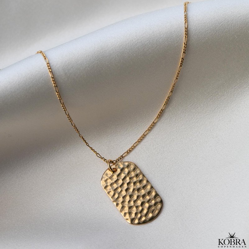 "Rylie" guld halskde med hammerslet dogtag og din gravering