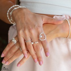 "Selma" stor organisk ring i slv med ferskvandsperle