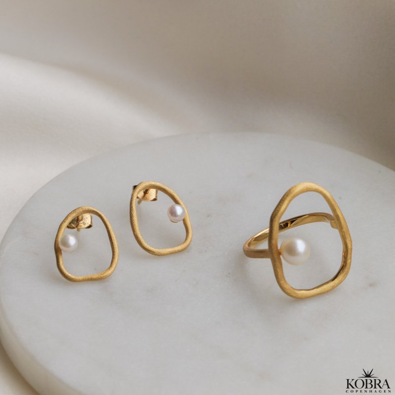"Selma" 18k gold plated earrings with genuine freshwater pearls
