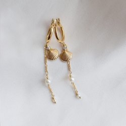 "Shell Pearl Drop" hoops i 18k forgyldt med perler og muslinger