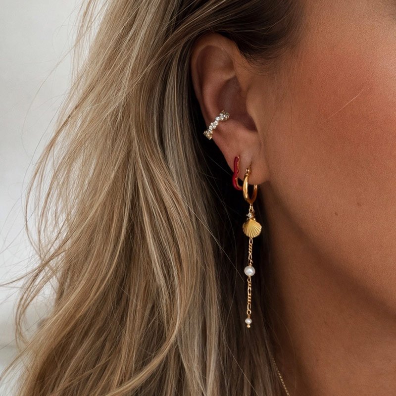 "Mikami" earcuff med zirkonia sten og unikt design i 18k forgyldt sterling s�lv