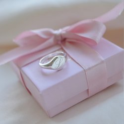 "Barcelona" signet / cocktail ring in sterling silver with personalized engraving