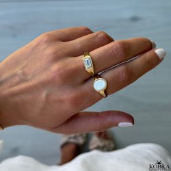 "Roxy" 18 carat gold plated signet ring with white stone