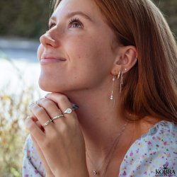 "Frida" enkel slv ring med lille hvid zirkonia