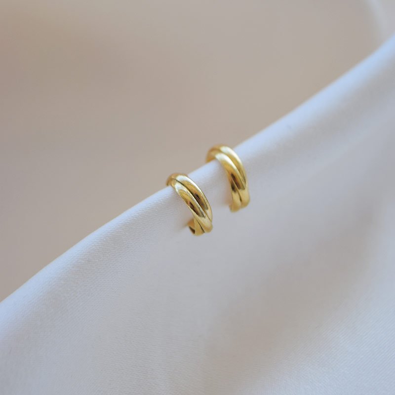 "Silvia" 18 karat forgyldte sm� creolere i snoet design
