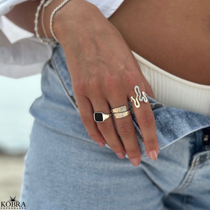 "Midnight" signet ring med sort onyx i sterling slv