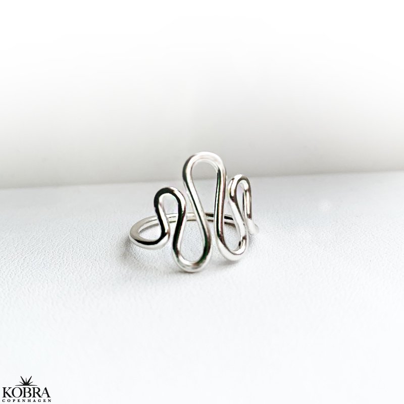 "Flow" snake ring in silver