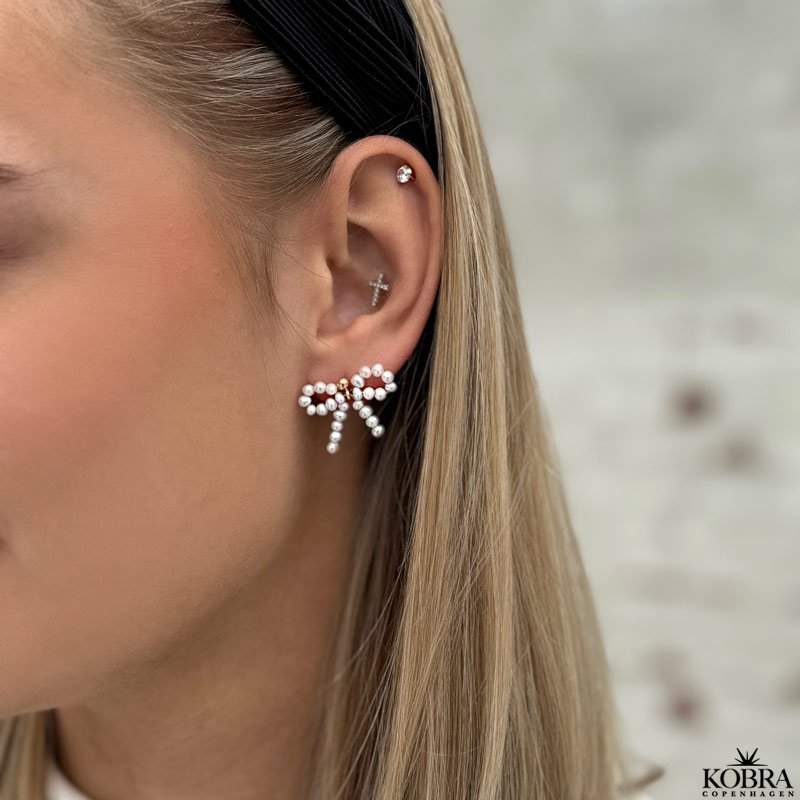 "Rosa" sljfereringe med gte ferskvandsperler med guld ls