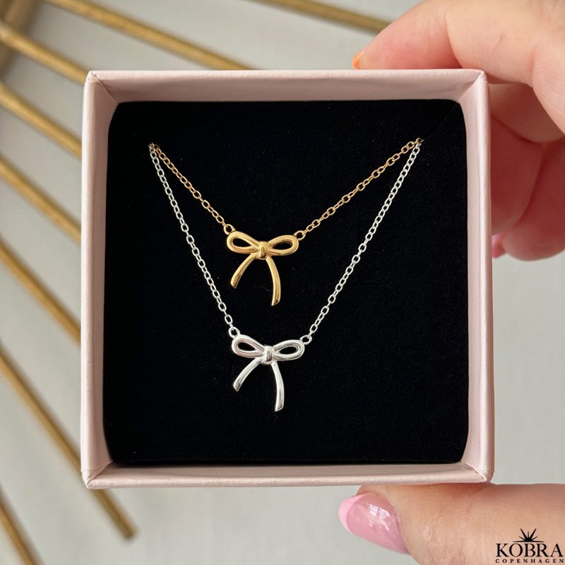 "Leila" gold necklace with bow