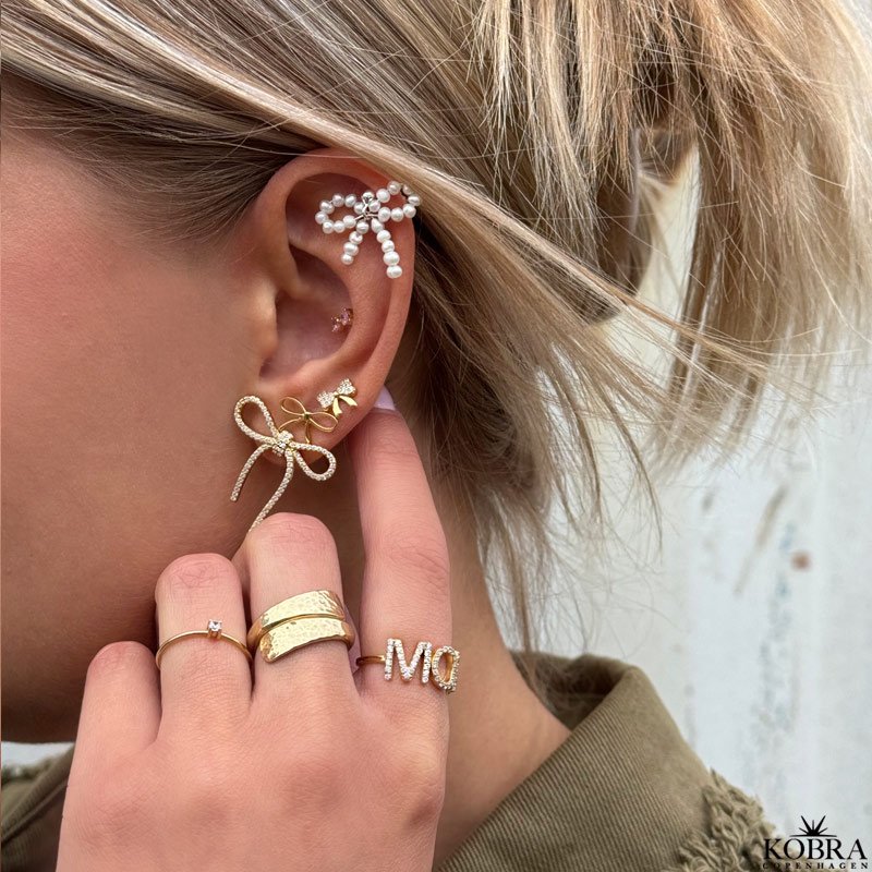 "Elsa" gold earrings with small bows and white stones