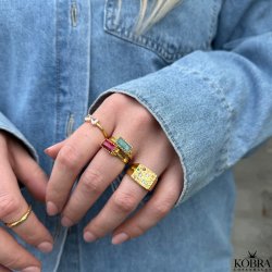 "Annie" gold ring with bow and stone