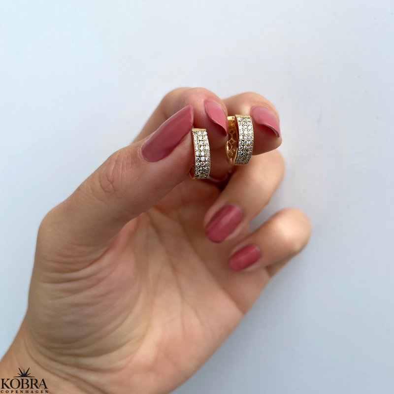"Silje" 18 karat forgyldte sm hoops med hvide sten