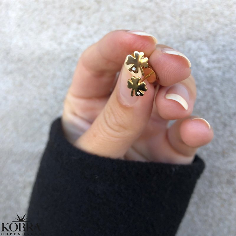 "Grace" 18 karat forgyldte firklvere med lille zirkonia sten