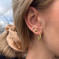 "Liva" small earrings with small gold hearts