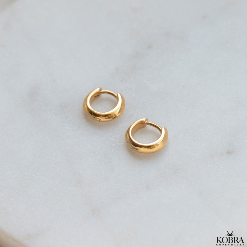 "Cilla"  sm kantede hoops i guld 