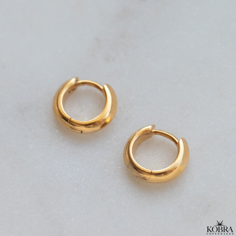 "Cilla"  sm kantede hoops i guld 