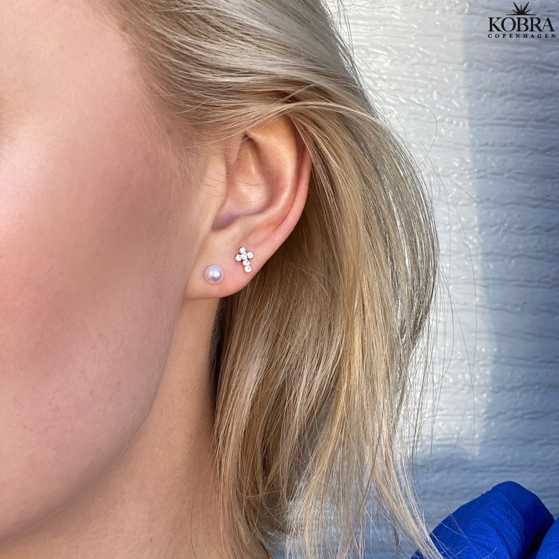 "Margrethe" silver earrings with freshwater pearls (5 mm pearl)