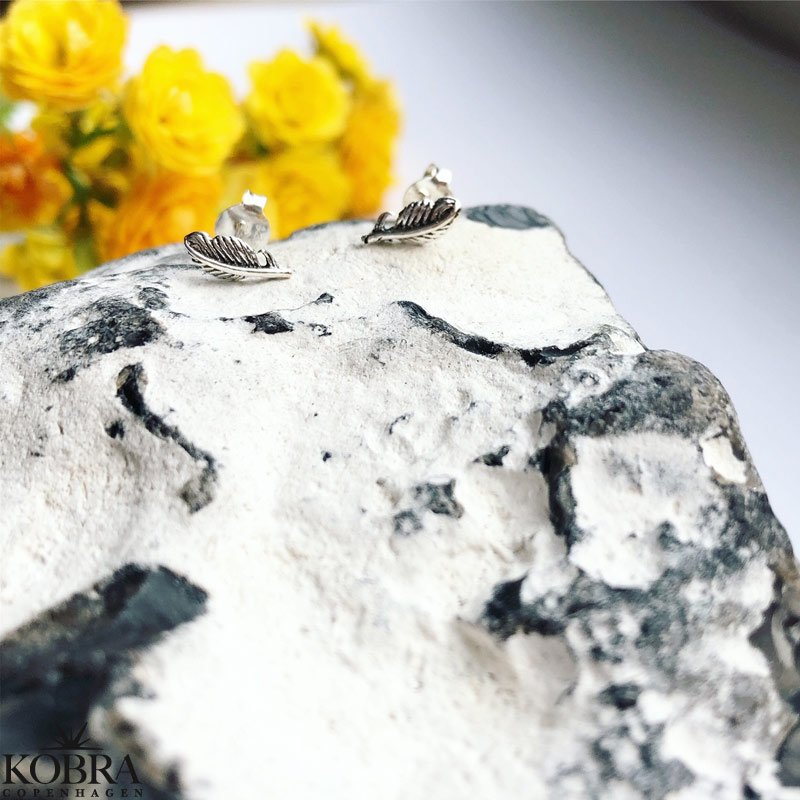 "Merle" sm reringe med fjer i sterling slv