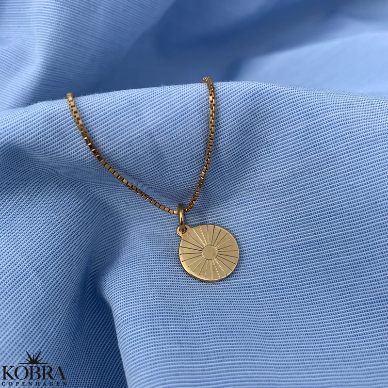 "Mayday Circle" mini guldhalskde med gravering