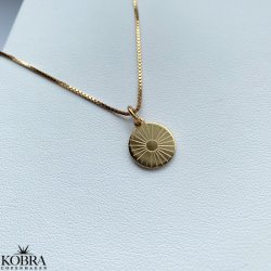 "Mayday Circle" mini guldhalskde med gravering