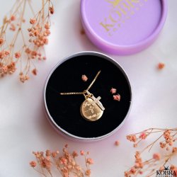 Konfirmationssmykke - guld halskde med lille kors vedhng samt personlig indgravering