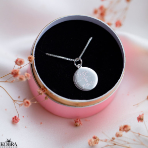 Konfirmationssmykke - halskde i slv med indgravering