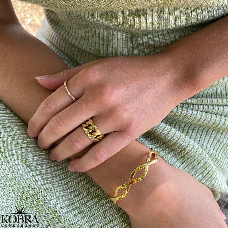 "Hawaii" 18 carat gold plated ring with white stones