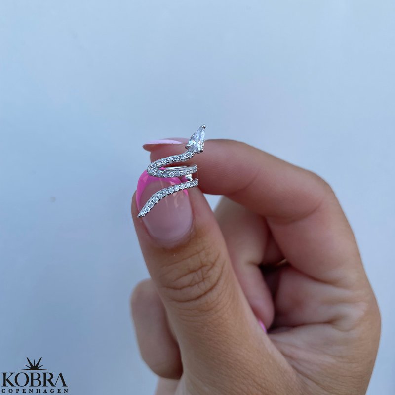 "Snakey" slv earcuff med hvide sten