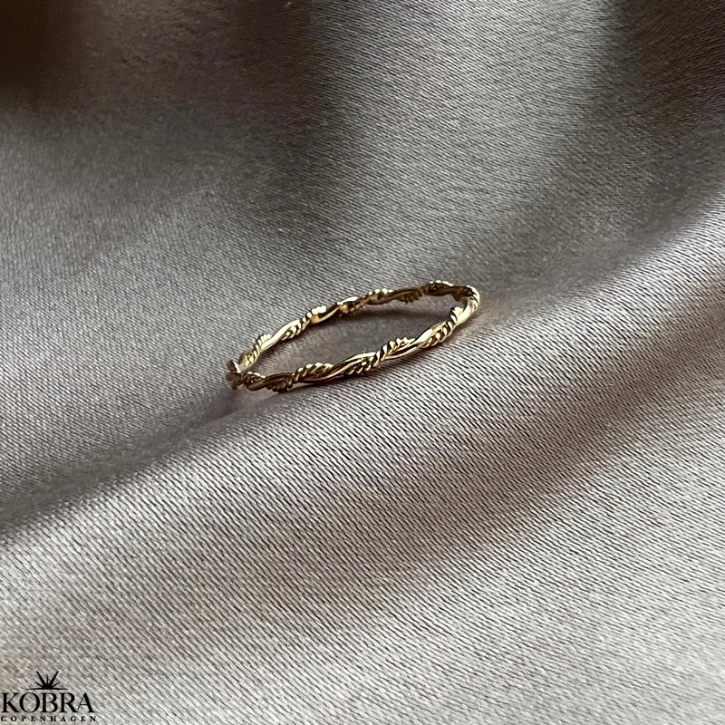 "Sally" twisted gold ring