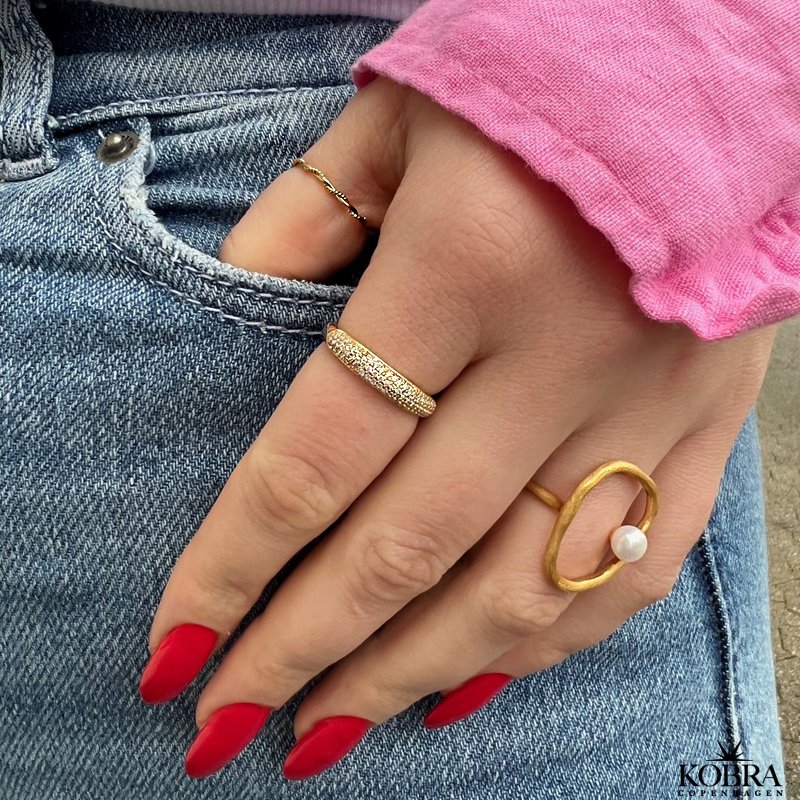 "Selma" large gold ring with freshwater pearl