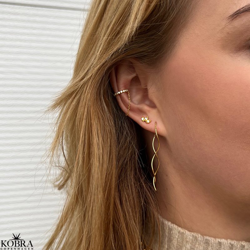 "Colleen" 18 carat gold plated earcuff with chain