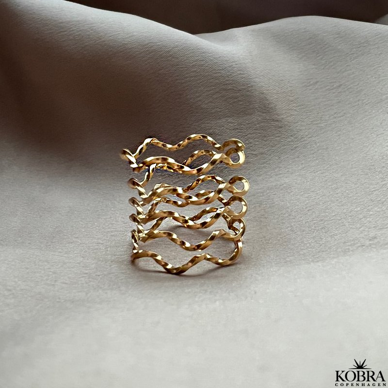 "Annabelle" snoet guld ring