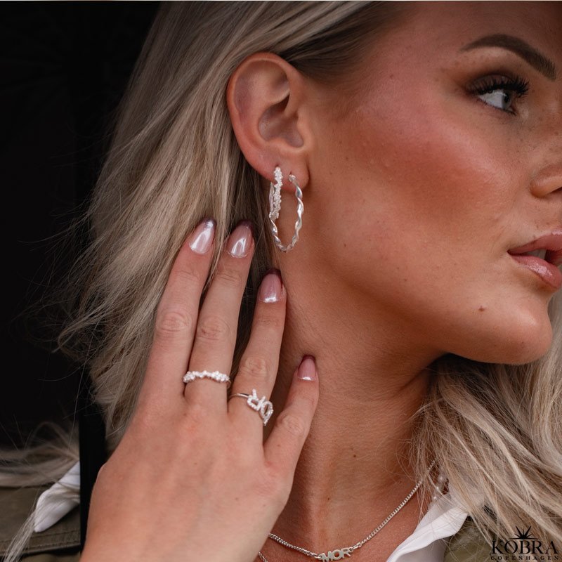 "Esmeralda" snoet store hoops i sølv